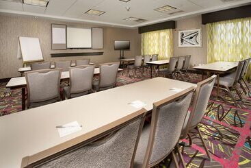 호텔 Hampton Inn & Suites Buffalo Airport