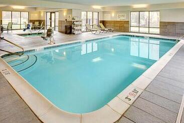 هتل Hampton Inn & Suites Lansing West