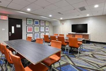 Отель Holiday Inn Express Staten Island West, An Ihg