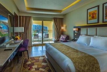 Hotel Pickalbatros White Beach Resort  Hurghada