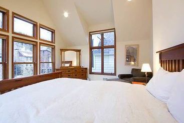 هتل Telluride Alpine Lodging Portfolio