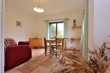 هتل Agriturismo La Torriola