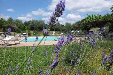 هتل Agriturismo La Torriola