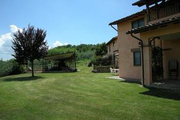 هتل Agriturismo La Torriola