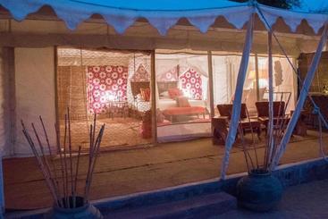 Отель Samsara Resort & Camp