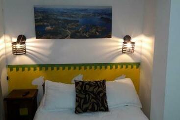 هتل Hostel Affordable Rooms With Private Bathroom San Juan Guatapé