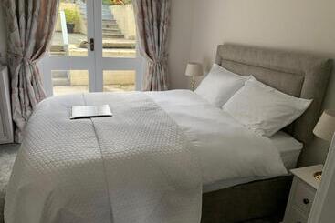 פנסיון Madelines Accommodation