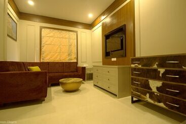 استراحتگاه Amritam Palace