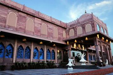 استراحتگاه Amritam Palace