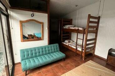 پانسیون Hostel Casa Tamarai