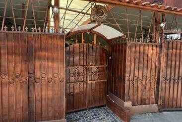 پانسیون Hostel Casa Tamarai