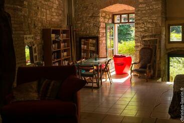 تختخواب و صبحانه Marie Colline A La Campagne