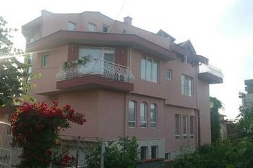 پانسیون Guest Rooms Deva