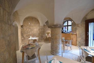 تختخواب و صبحانه In Tarquinia Albergo Diffuso