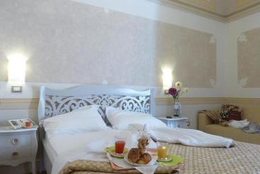 تختخواب و صبحانه In Tarquinia Albergo Diffuso