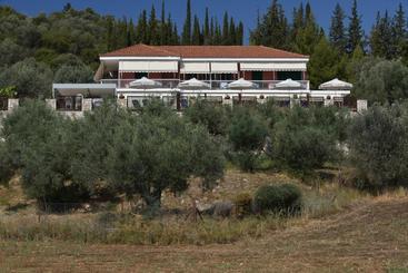 هتل Lilly Villa