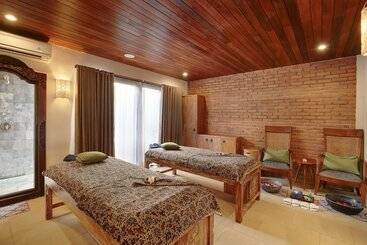 هتل Lumbini Luxury Villas And Spa