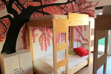 هاستل Arthouse Surf Ericeira