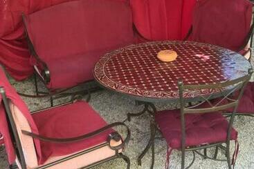 تختخواب و صبحانه Gîte Aux Amandiers