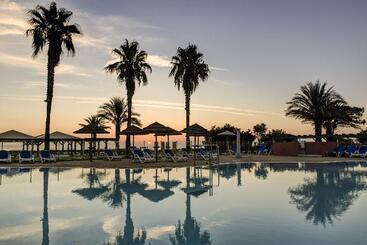 اقامتگاه Belambra Clubs Borgo  Pineto