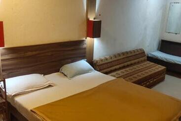 فندق Bungalow Resort Panorama Matheran
