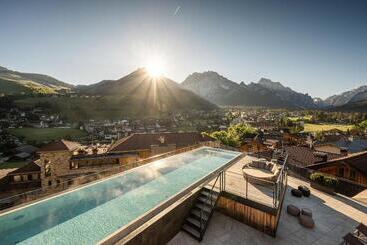 호텔 Excelsior Dolomites Life Resort