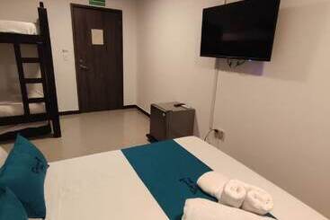 پانسیون Galyrod House