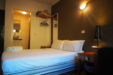 City Crown Motel