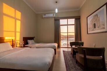 هتل Al Ayjah Plaza