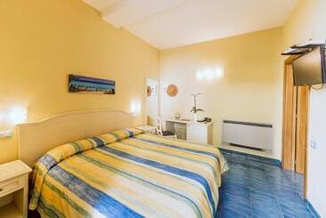 هتل Cava Dell'isola