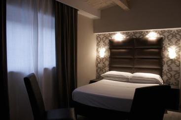 Leoni Hotel & Private Spa
