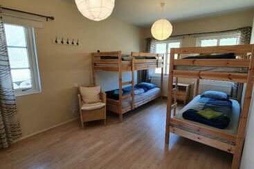 پانسیون Hvammur 2 Guesthouse Red House