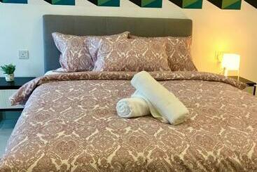 پانسیون Pinnacle Tower Apartment Stay By Feel Suites