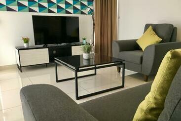 پانسیون Pinnacle Tower Apartment Stay By Feel Suites