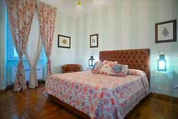 پانسیون Regal House Anzio