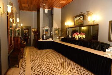 هتل The Liwan Boutique