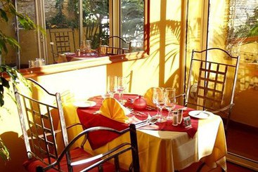 Inn & Art Cottage