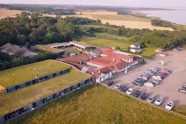 هتل L Och Restaurang Hovs Hallar