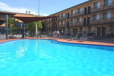 Aza Motel
