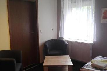 تختخواب و صبحانه Pension Hartmann