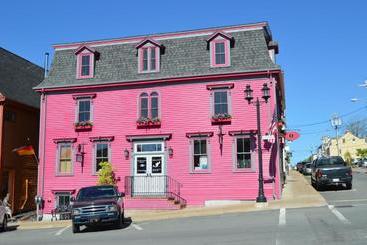 هتل The Mariner King Inn