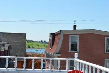 هتل The Mariner King Inn