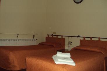 هتل Albergo Airone
