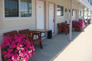 Red Coat Inn Motel