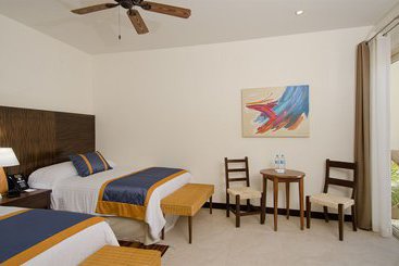 استراحتگاه Puerto Bahia Villas