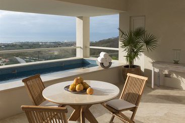 استراحتگاه Puerto Bahia Villas