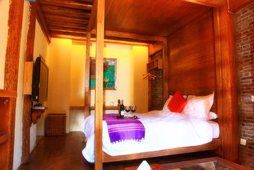 هتل Blossom Hill Inn Lijiang Springland