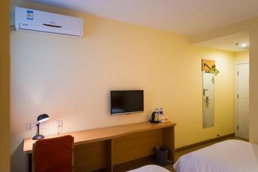 هتل Home Inn Yanji Changbaishan Road