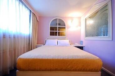 هتل On Sight Inn