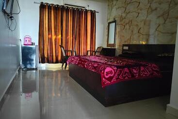 פנסיון Hiral Valley View Residency Matheran